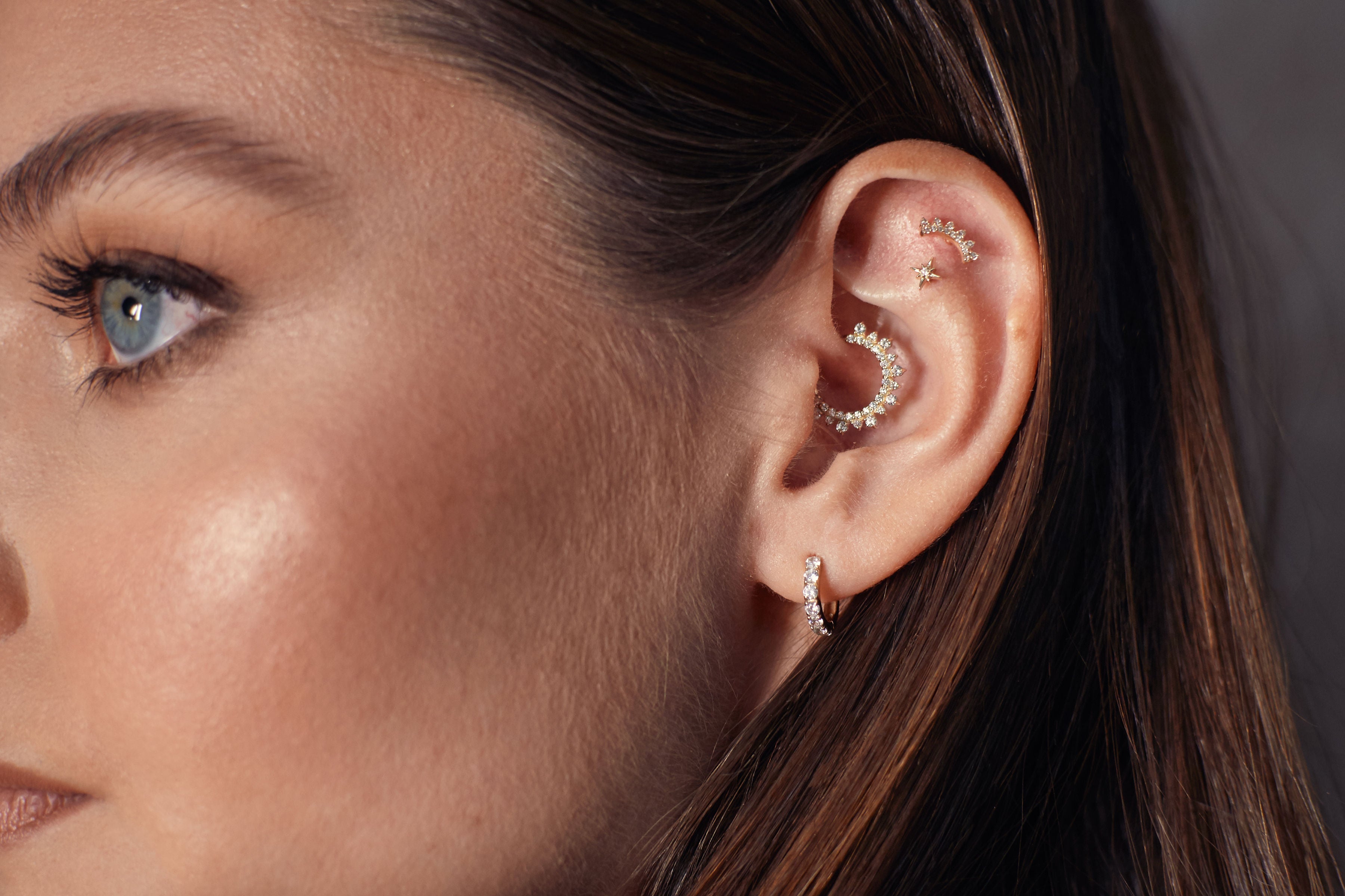 Helix piercing - everything you need to know about the piercing |  Cosmopolitan Middle East