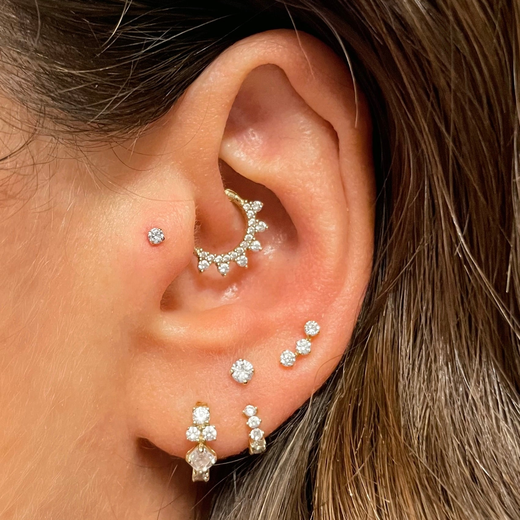 Flat store ear studs